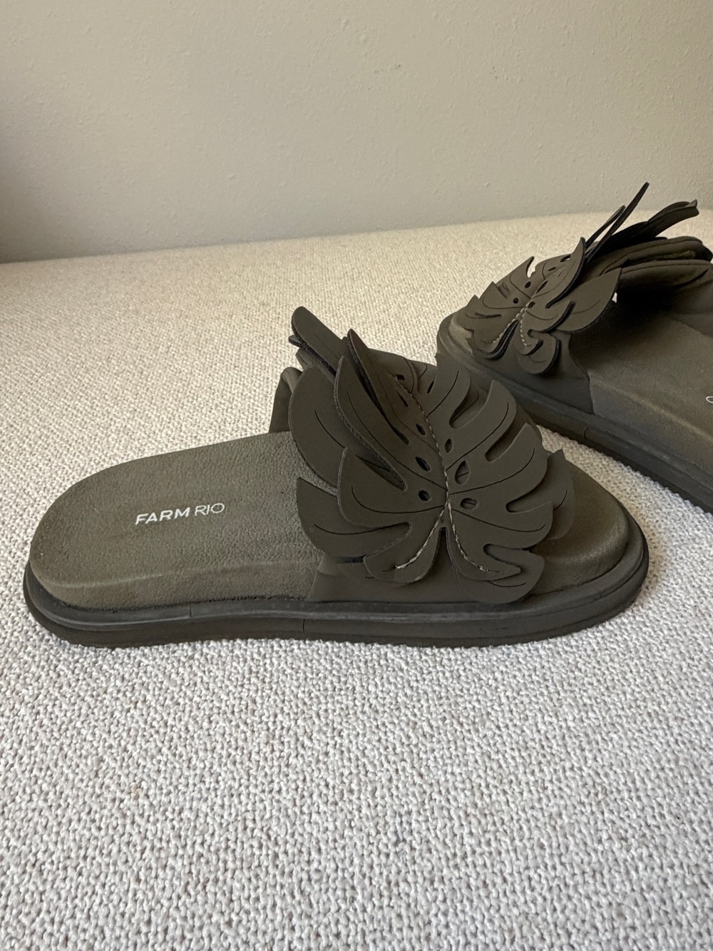 Farm Rio Monstera Leaf Sandals- Olive green color - Picture 2 of 5